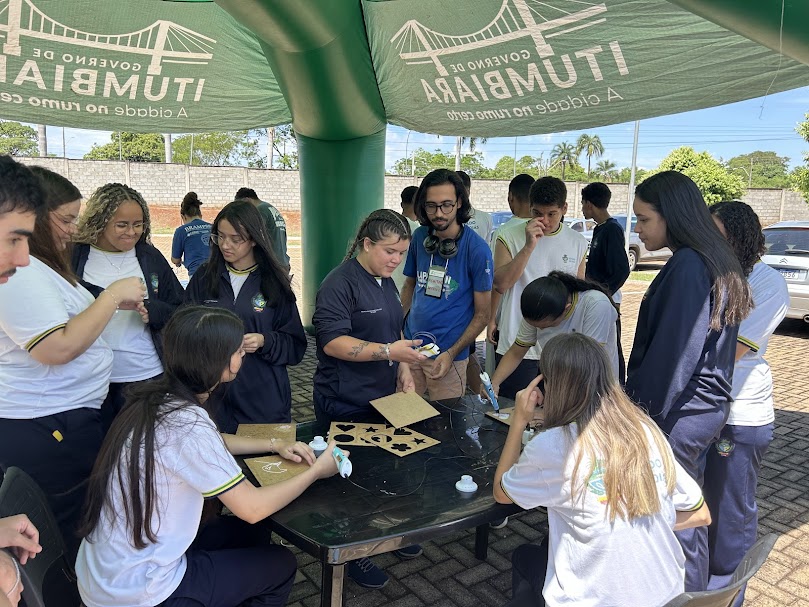 A oficina com caneta 3D despertou o interesse em muitos visitantes